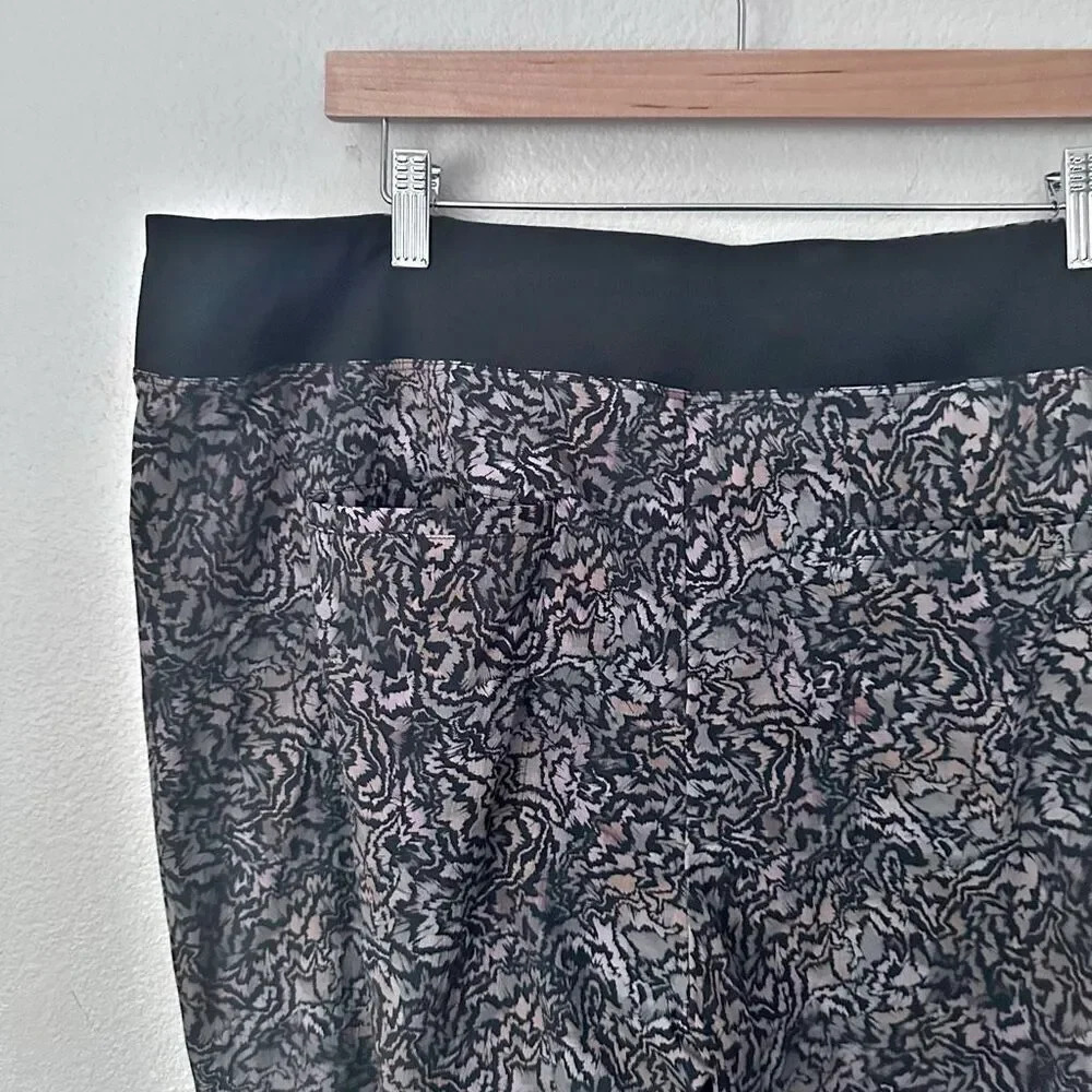 ATHLETA | Trekkie North Pants Kinetic Abstract Black Joggers Plus | Size 22 - Picture 5 of 9